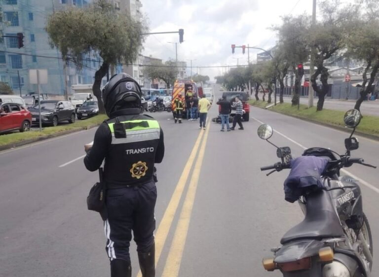 Peatón fallece tras ser atropellado en la avenida Galo Plaza Lasso