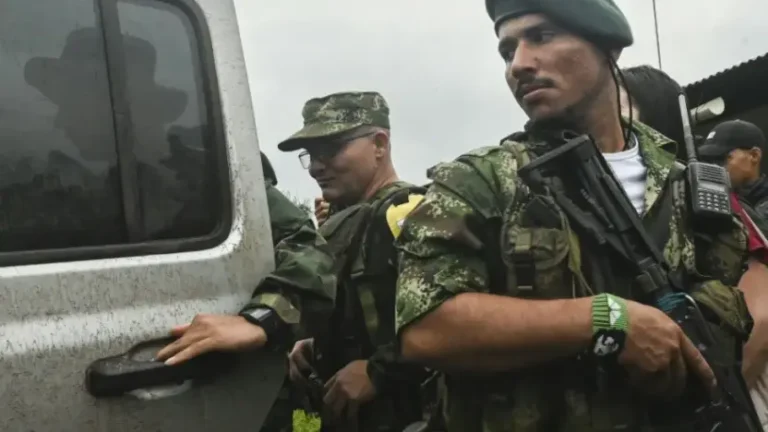 Violento enfrentamiento entre disidencias de las FARC deja 48 muertos en Colombia