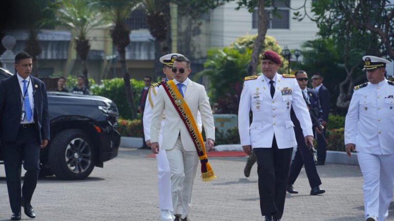 Daniel Noboa resalta el trabajo de las Fuerzas Armadas durante la conmemoración del combate naval de Jambelí