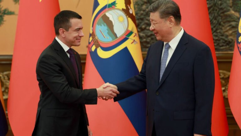 Visita de Noboa a China tendrá varios temas pendientes: camaroneras, Coca Codo Sinclair y minería