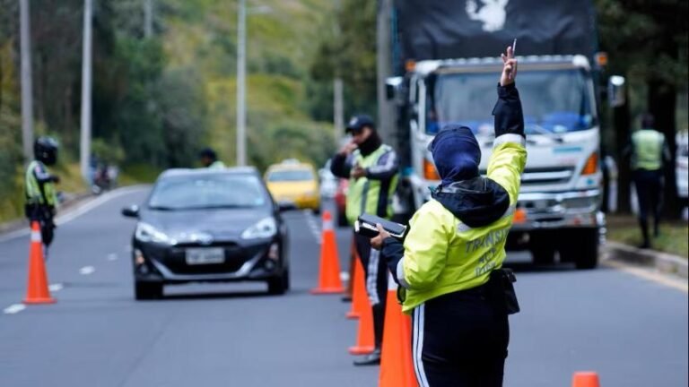 Más de 2.600 multas por incumplir la restricción a camiones en la Simón Bolívar